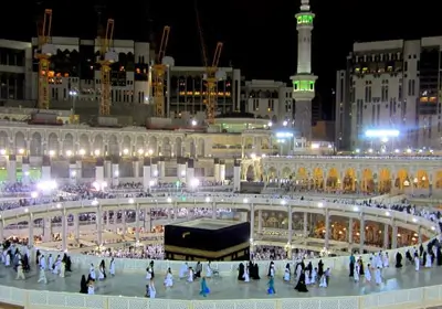 Performing Tawaf